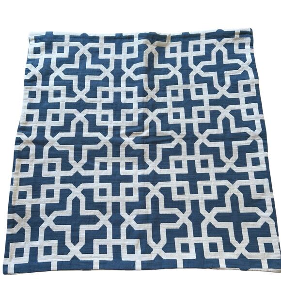 2 Pottery Barn 24" Euro Shams Blue & White Geometric Pattern Zip Closure - Picture 3 of 7